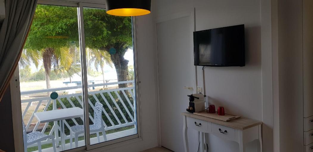 Romantique Et Bel Appartement En Bord De La Mer, Piscine Surveillee Et Belle Plage A 50M Saint-Francois  Bagian luar foto