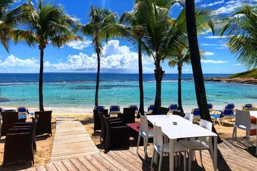 Romantique Et Bel Appartement En Bord De La Mer, Piscine Surveillee Et Belle Plage A 50M Saint-Francois  Bagian luar foto